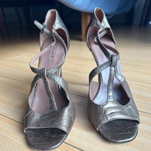 $1095 Alaia Metallic Bronze Ostrich Claw Skin Strappy sandals EU 36 US 6